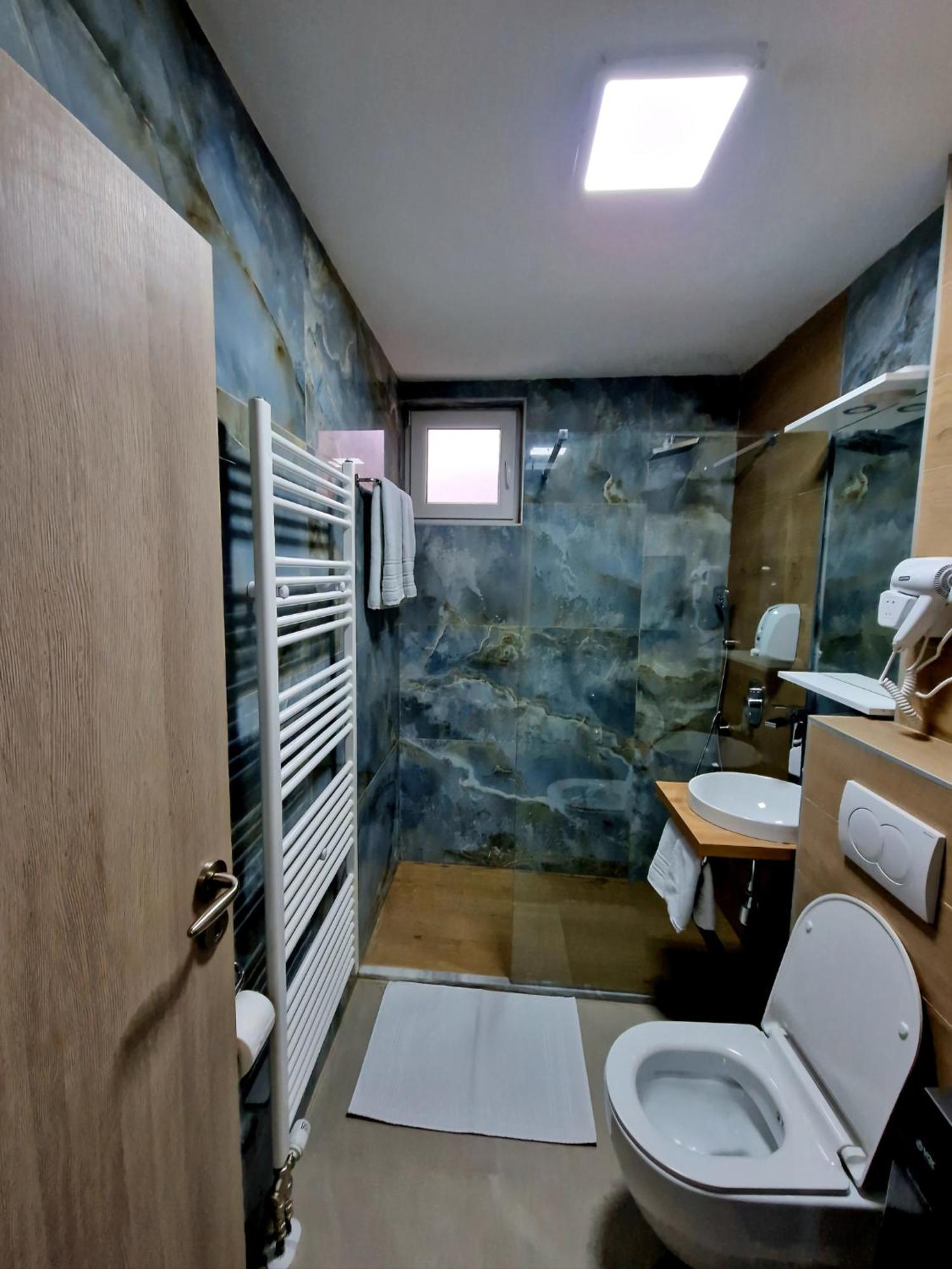 Infinity Apartment & Free Wifi & Free Parking Saraievo Exterior foto